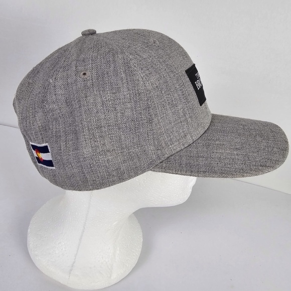 NEW- The Broadmoor Colorado Springs Resort Golf Hat Snap Closure- Gray - Picture 2 of 6